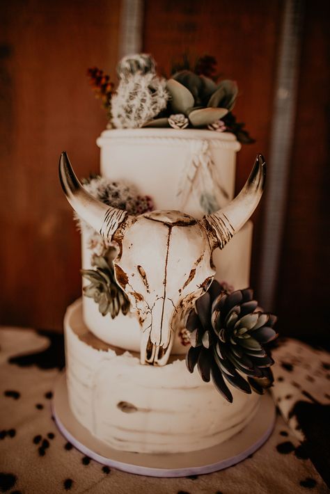 Country Birthday Cakes, Western Birthday Cakes, Western Wedding Cakes, Country Wedding Pictures, Southwestern Wedding, Cow Cakes, Country Western Wedding, Western Themed Wedding, Cowgirl Wedding