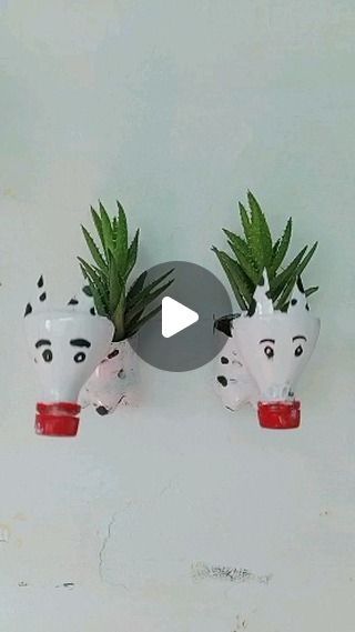 Diy Plastic Bottle Planters, Planter Gardening, Bottle Planters, Plastic Bottle Planter, Plastic Bottle Crafts Diy, Diy Planter, Diy Plastic Bottle, Shorts Diy, Diy Crafts Life Hacks