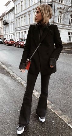 Street Style Black Women, Style Black Women, Street Style Black, Look Zara, Populaire Outfits, Fashion Street Style, Outfit Jeans, Mode Ootd, Black Women Fashion