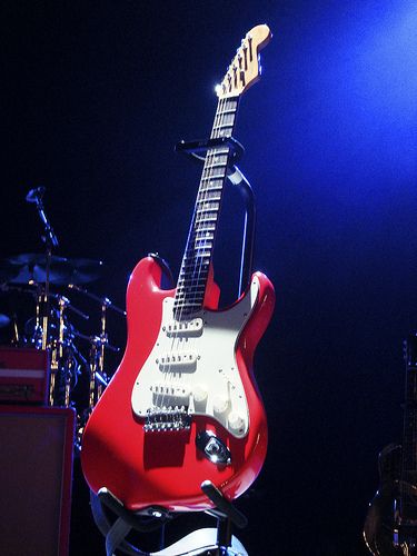 Fender Mark Knopfler Stratocaster - Hot Rod Red black strat images Fender Stratocaster Red, Red Electric Guitar, Famous Guitars, Best Guitar Players, Best Guitar, Mark Knopfler, Dire Straits, Guitar Shop, Fender Stratocaster