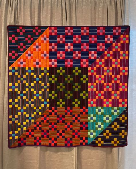 QuiltCon 2023 Quilt Highlights — Ben Millett Solid Fabric Quilts, Half Square Triangle Quilts Pattern, Modern Quilting Designs, Bee Fabric, Abstract Quilt, Nine Patch Quilt, Solid Quilt, Quilt Modernen, Quilting Board