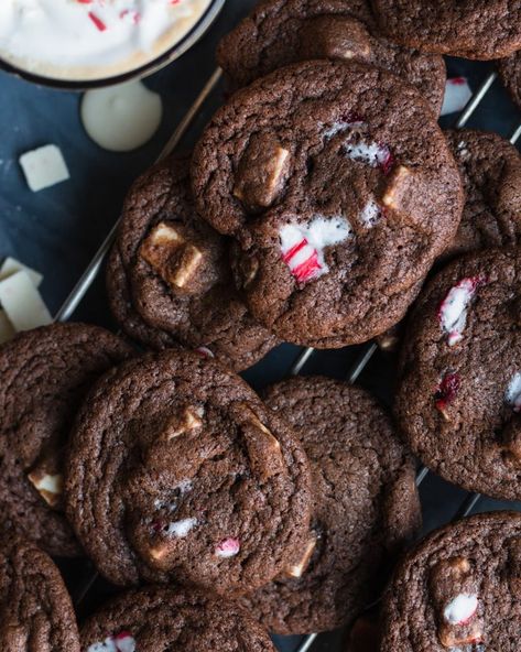 Chocolate Cookies With Peppermint, Christmas Cookie Gifts, Cookies With Marshmallows, Cookies With Peppermint, Chocolate Marshmallow Cookies, Chocolate Brownie Cookies, Marshmallow Cookies, Chocolate Marshmallow, Hot Chocolate Cookies