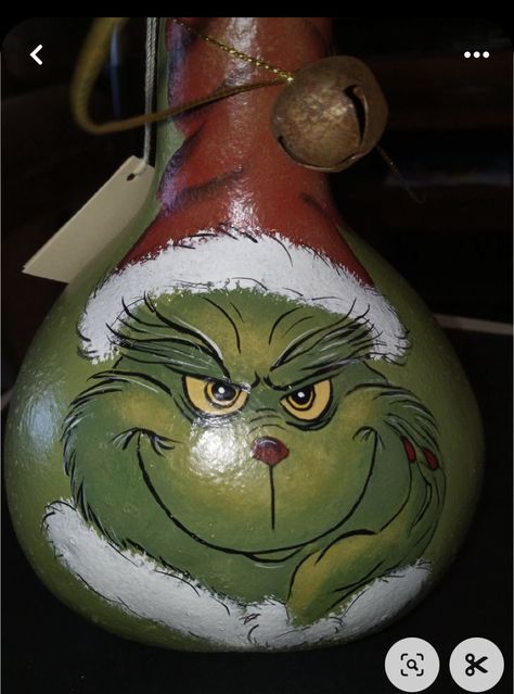 Grinch Gourd, Grinch Smile, Painting Gourds, Christmas Gourds, Snowman Gourds, Crafts 2024, Grinch Stuff, Santa Paintings, Gourd Crafts