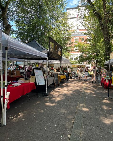 Portland Saturday Market, Summer In Portland Oregon, Saturday Market Aesthetic, Downtown Portland Oregon Aesthetic, Portland Oregon Living, Portland Oregon Downtown, Portland Oregon Aesthetic, Portland Aesthetic, Portland Summer