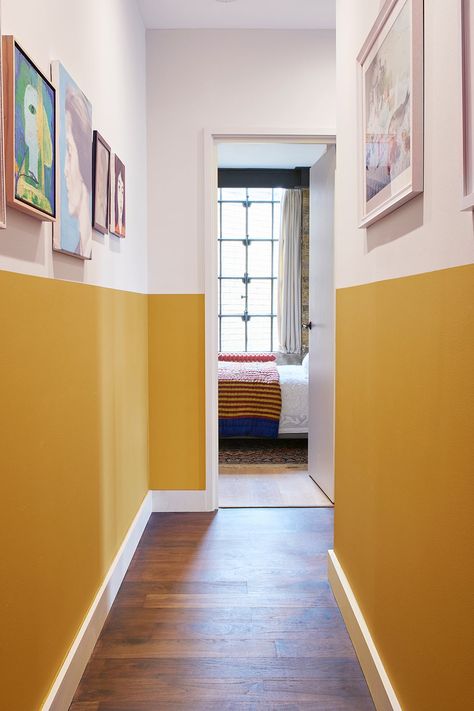 Hallway Accent Wall Ideas Paint, Bachelor Pad Style, Tapet Inspiration, Yellow Hallway, Accent Paint, Half Painted Walls, Bungalow Ideas, Hallway Paint, Bed Nook