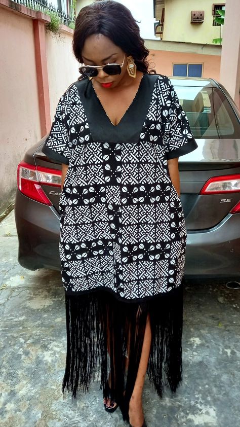 Short Bubu Gown With Fringe, Ankara Short Gown Styles With Fringe, Bubu Kaftan Styles, Kampala Gown Styles For Ladies, Boubou Styles, Simple Dress Styles, Boubou Styles For Women, Kaftan Styles, African Ladies