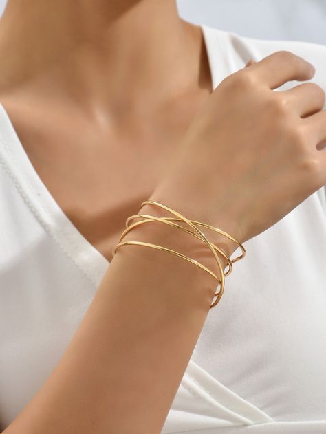 Minimalist Bangle, Gold Bracelet Simple, Casual Bracelets, Lucky Jewelry, Embellished Fashion, Modern Gold Jewelry, Gold Mangalsutra Designs, Bridal Bangles, Bangles Jewelry Designs