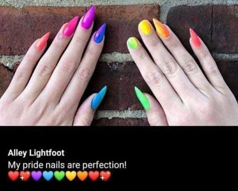 Wlw Nails, Pansexual Nails, Lesbian Nails, Pride Nails, Euro Fashion, Lgbt Memes, Daisy Nails, Dont You Know, Obsessed With Me