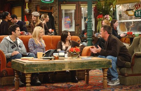 Friends Cafe, Friends Reunion, The Cosby Show, Friends Cast, Friends Central Perk, Friends Series, Central Perk, Nyc Shopping, Free Coffee