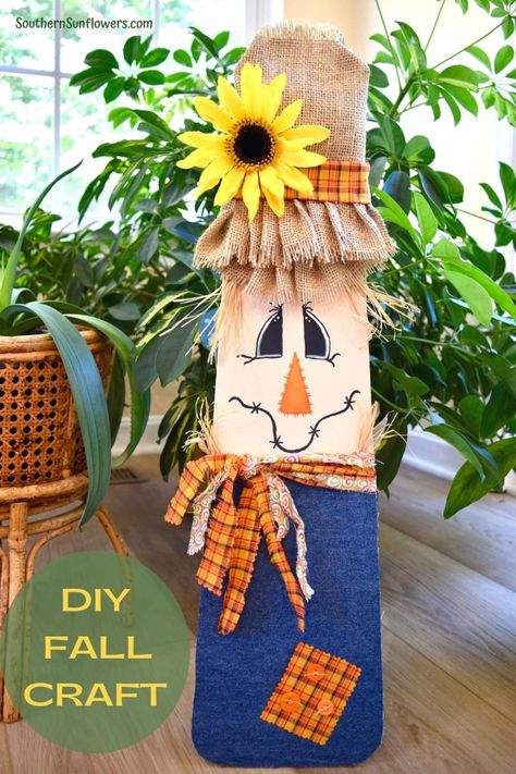 You'll have loads of fun making this scarecrow ceiling fan blade. Let your creativity flow with this DIY fall craft. Southern Sunflowers Painted Fan Blades, Ceiling Fan Crafts, Fan Blade Art, Ceiling Fan Art, Diy Scarecrow, Scarecrow Crafts, Fall Wood Crafts, Painted Fan, Halloween Wood Crafts