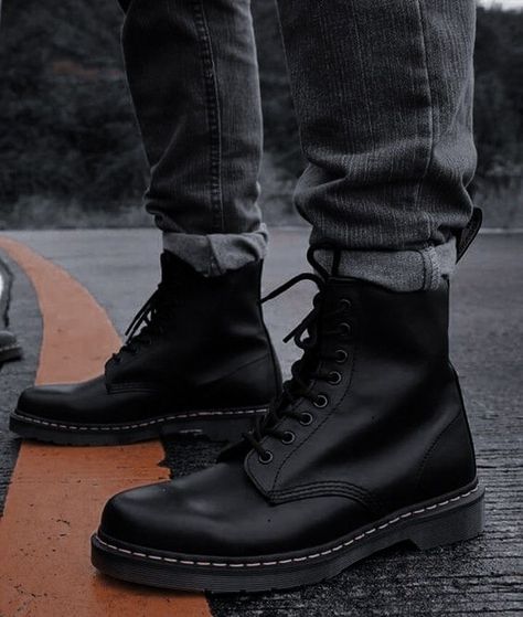 Dr Martens Men Outfit, Doc Martens Outfit Men, Dr Martens Men, Doc Martens Outfit, Shoes Jeans, Hardin Scott, Street Style Outfits Men, Best Shoes For Men, Dr Martens Boots