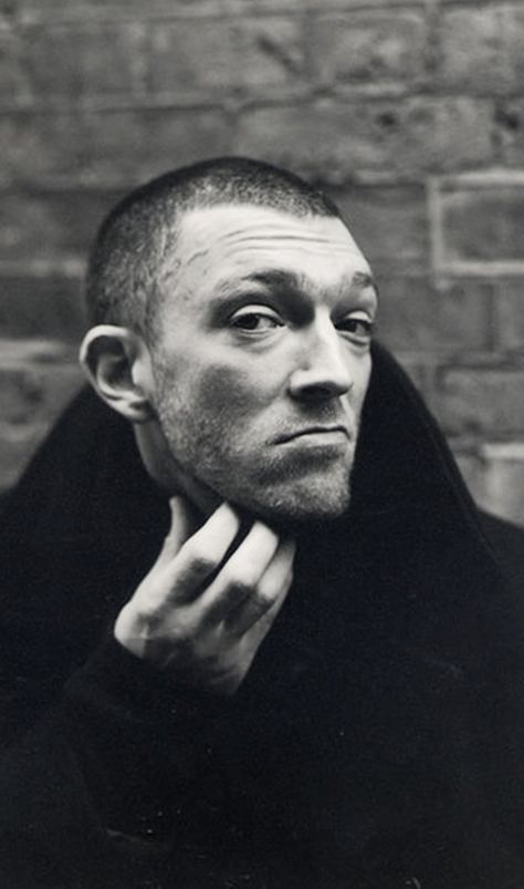 Vincent Cassel La Haine Film, Uk Icon, Foto Portrait, Vincent Cassel, Cat Air, Actrices Hollywood, Lukisan Cat Air, Foto Vintage, Celebrity Portraits