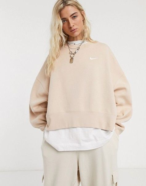 cd0dce8fca267bf1fb86cf43e18d5598desc52903793ri Beige Sweatshirt Outfit, Beige Hoodie Outfit, Moda Dope, Oversized Outfits, Beige Hoodie, Winter Mode Outfits, Oversize Outfit, Beige Sweatshirt, Beige Outfit