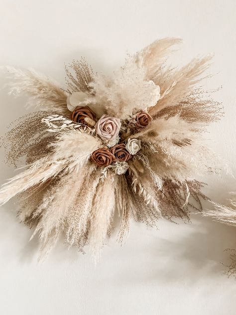 Florals For Wedding, Boho Centerpiece, Quinceañera Ideas, Grass Bouquet, Pampas Grass Bouquet, Dried Florals, Pampas Grass, Quinceanera, Pink Rose