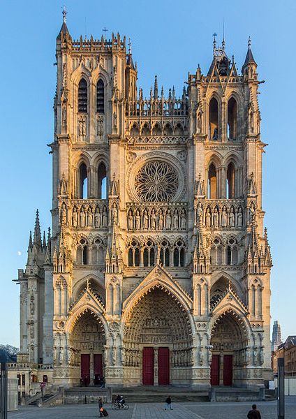 How to read French gothic cathedrals: secrets set in stone - www.MyFrenchLife.org French Gothic Architecture, French Cathedrals, Reims Cathedral, Architecture Cool, Cathédrale Notre-dame, St Maria, Gothic Cathedrals, Cathedral Architecture, Gothic Cathedral