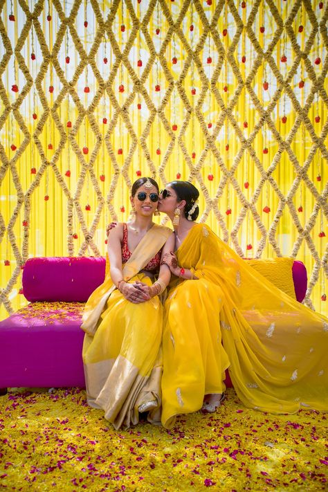 This Sister Of The Bride Performance on "Alvida" Will Leave You Teary Eyed Ceremony Outfit, Haldi Ceremony Outfit, Bride Photos Poses, Sister Poses, Delhi Wedding, Bridal Photography Poses, Desi Wedding Decor, Bride Photoshoot, Wedding Photoshoot Poses