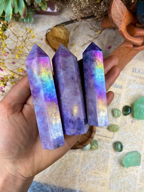 Production:- Purely handmadeGems:-Purple Mica Halo Tower Purple Mica Halo point Shape:- pencil shape Stone Cut:- cut surfaceSize: -1:1.5in-2in 2:2in-2.8in 3:3in-4inPieces:- 1 PieceGive a random gift These stones are fused with precious metals to make an angel aura crystal. Angel Aura crystals have brilliant rainbow shine!Angel Aura Crystals are said to help to gain insight and connection to the divine and cosmic consciousness. It helps heal and balance all the Chakras and is generally regarded a Peace Aura, Angel Aura Crystal, Crystal Room, Crystal Vibes, Crystal Angel, Cosmic Consciousness, Crystal Aesthetic, Spiritual Crystals, Aura Crystals