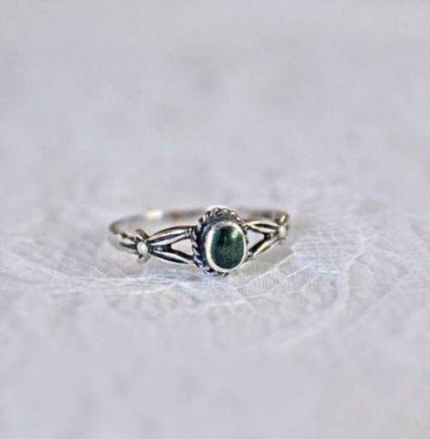 Rings Aesthetic Vintage, Ring Green Stone, Green Stone Ring, Malachite Ring, Rings Aesthetic, Malachite Rings, Green Stone Rings, Vintage Sterling Silver Rings, Dope Jewelry