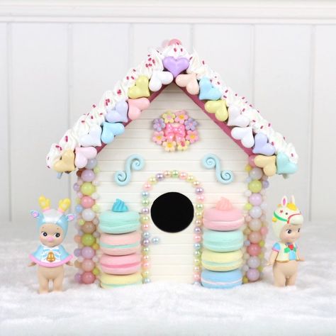 Polymer Clay Gingerbread House, Large Gingerbread House, Clay Gingerbread House, Polymer Clay Gingerbread, Clay Gingerbread, Diy Seasonal Decor, Pastel Christmas Decor, Land Ideas, Christmas Table Centerpiece