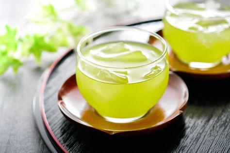 Panera Green Tea, Green Tea Vs Coffee, Iced Green Tea Recipe, Tea Lattes, Foods To Balance Hormones, Green Tea Recipes, Iced Green Tea, Green Tea Benefits, Riesling