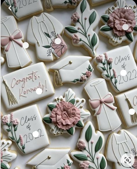 Graduation Party Place Settings, Floral Grad Cookies, Girly Graduation Cookies, Best Graduation Food Ideas, Graduation Party Elegant, 2024 Grad Cookies, Graduation Party Cookie Ideas, Girl Graduation Cookies, Graduation Party Flower Theme