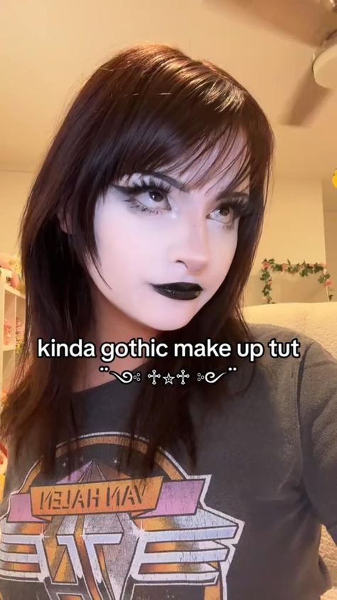 goth makeup tut ⋆ ˚｡⋆୨୧˚ Manhua Lashes, Makeup Emo, Goth Makeup Looks, Make Up Tut, Trad Goth Makeup, Goth Makeup Tutorial, Goth Eye Makeup, Scene Makeup, Trad Goth