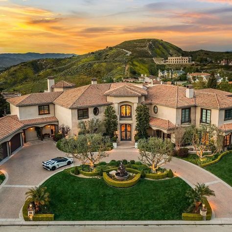 Millionaire Mansionss on Instagram: “Thoughts on this $15,949,000 Mansion in Calabasas California? 🏰 — Like This Design? 💎 — 🔹Follow @millionaire.mansionss 🔹Follow…” Millionaire Mansion, Garden Design Outdoor, Design Outdoor Kitchen, French Mansion, Calabasas Homes, Arsitektur Art Deco, Calabasas California, Garden Nails, Mediterranean Mansion