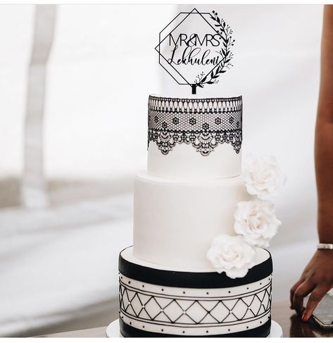 Xhosa Traditional Wedding Decor, Lobola Cakes, Lobola Cake Ideas, Xhosa Traditional Wedding, Xhosa Outfits, Xhosa Wedding, African Wedding Cakes, African Traditional Wear, Traditional Wedding Cakes