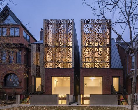 @ArchDaily : Double Duplex / Batay-Csorba Architects https://t.co/1YAcT8isdT https://t.co/3MvAIddOdo Wooden Screen, Brick Architecture, Brick Facade, Building Facade, Art Installation, Facade Architecture, Residential Building, Architecture Firm, Residential Architecture