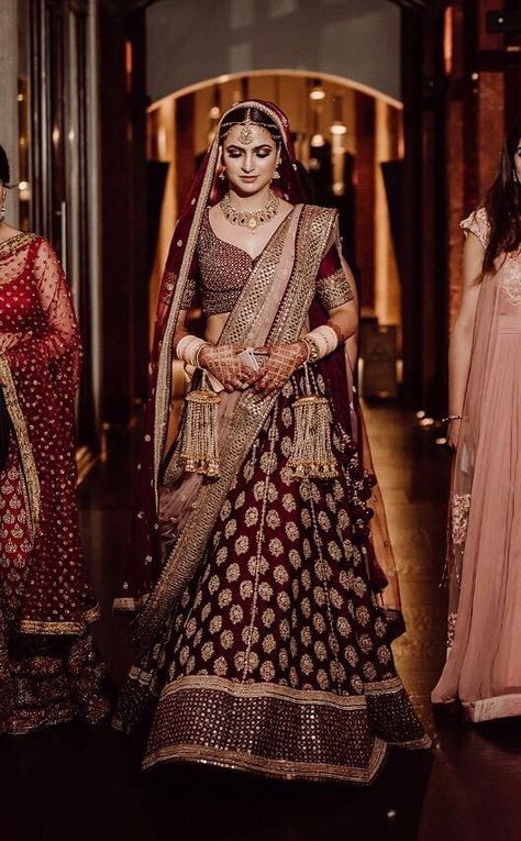 Best Lehenga Designs, Indian Wedding Dress Bridal Lehenga, Maroon Bridal Lehenga, Bridesmaid Lehenga, Pengantin India, Bridal Lehenga Designs, Latest Bridal Lehenga, Wedding Lehenga Designs, Designer Lehengas