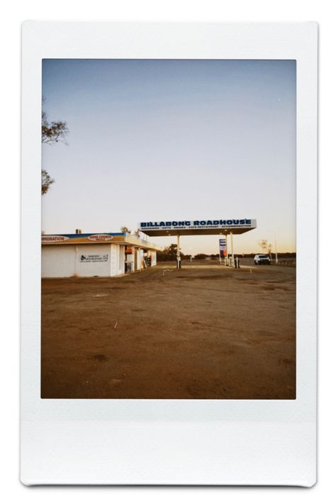 a polaroid of a service station/gas station in the desert of western australia Australia Aesthetic Vintage, Australia Aesthetic, Station Service, Vintage Polaroid, Summer Hot, Service Station, Film Aesthetic, Gas Station, Aesthetic Vintage