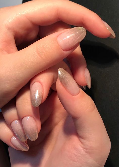 short almond shaped nails, nude with silver chrome ombre, classic clean nail art design, work nails inspo, gel nails Gold Silver Ombre Nails, Beige Nails Ombre, Gelx Apres Nails Short Almond, Ombré Silver Nails, Subtle Shimmer Nails, Silver Chrome Nails Designs Short, Chrome Ombre Nails Almond, Ombre Shimmer Nails, Silver Gradient Nails