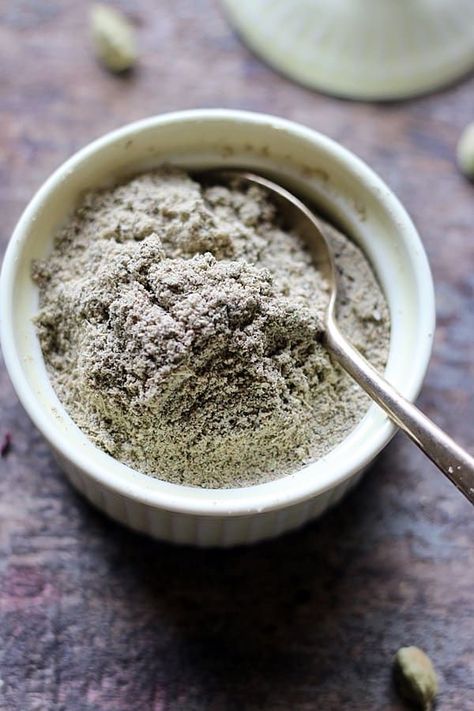 Homemade cardamom powder - with husks, roasted | cook click 'n devour by Harini Cardamom Plant, Cardamom Seeds, Cardamom Recipe, Chai Masala, Tinctures Recipes, Lemon And Mint, Cardamom Pods, Spice Coffee, Herbal Recipes