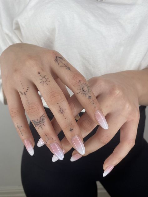 Nail Bed Tattoo, Libra Tattoo On Finger, Faded Finger Tattoo, Bohemian Hand Tattoos, Pretty Hand Tattoos For Women Simple, Minimal Hand Tattoos For Women, Pinky Tattoos For Women, Delicate Finger Tattoo, Boho Finger Tattoos