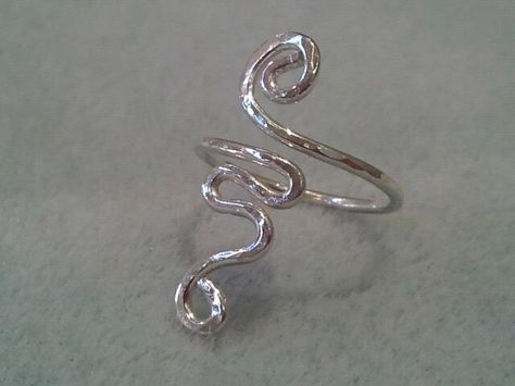 Metal Wire Rings, Wire Rings Ideas, Silver Wire Jewelry, Diy Jewelry Rings, Handmade Silver Jewellery, Medical Jewelry, Pretty Ring, Handmade Wire Jewelry, Wire Rings