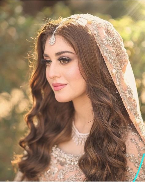 Pakistani Bridal Open Hairstyles, Pakistani Bride Open Hairstyle, Open Hair Bridal Look, Bridal Hair Styles Pakistani Barat, Walima Bride Hairstyles, Walima Hairstyles Brides, Wedd Hairstyles, Nikkah Hair, Pakistani Bride Hairstyle