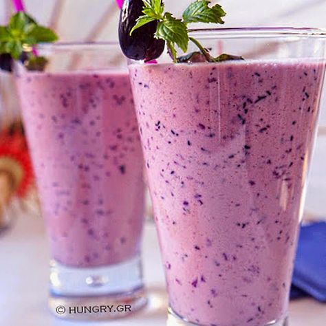 Great-Grape-Smoothie Grapes Smoothie, Grape Milkshake, Grape Smoothie, Smoothie Protein, Healthy Fruit Smoothies, Nutribullet Recipes, Protein Smoothie Recipes, Vitamix Recipes, Black Grapes