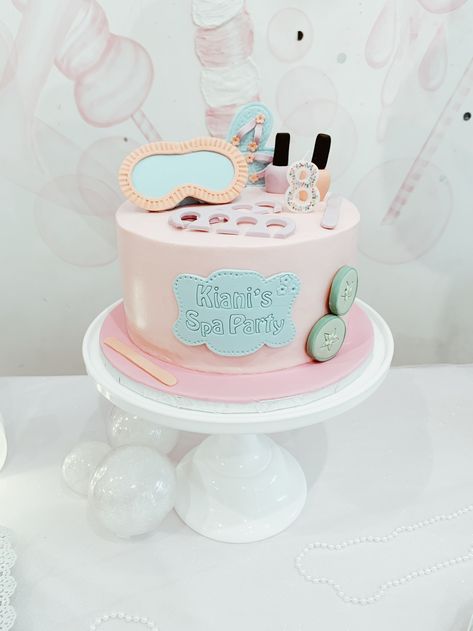 Pamper Party Birthday Cake, Skincare Cake Design, Pamper Party Cake Ideas, Sleepover Party Cake, Spa Themed Birthday Party Cake, Spa Theme Birthday Cake, Skincare Birthday Cake, Skin Care Birthday Party, Makeup Birthday Party Ideas For Kids