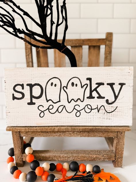 Wood Plank Halloween Decor, Ghost Wood Sign, Spooky Season Decorations Diy, Small Halloween Signs Wooden, Fall Signs Cricut, Halloween Wall Signs, Scrap Wood Halloween Projects, Funny Halloween Signs Diy, Hand Painted Halloween Signs