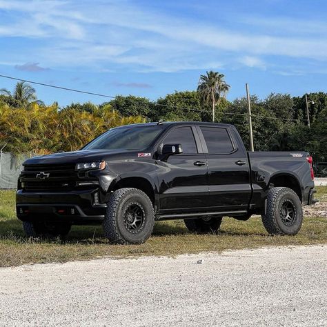 Lifted Silverado 1500, Silverado Aesthetic, Black Chevy Truck, Z71 Silverado, Black Chevy Silverado, Lifted Chevy Silverado, 2023 Chevy Silverado, 2022 Chevy Silverado, 2021 Chevy Silverado