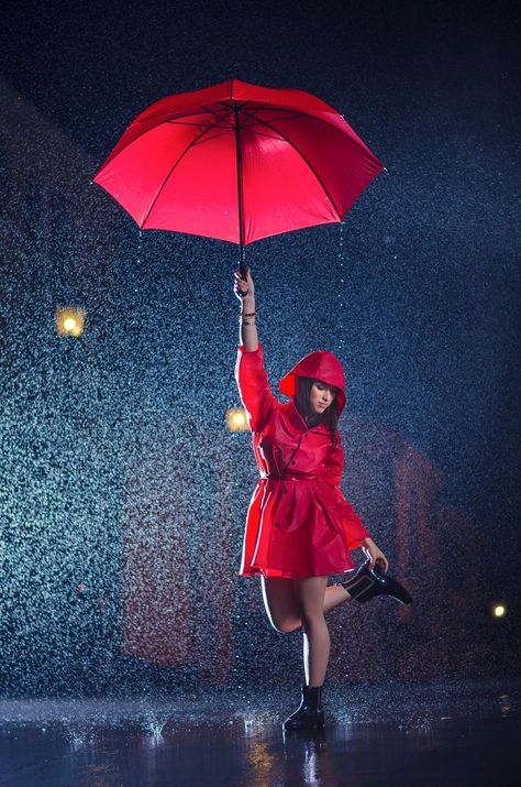 Umbrella Photoshoot Ideas, Umbrella Photoshoot, Rain Photoshoot, Rainy Photoshoot, Dress Poses, Umbrella Photography, Umbrella Photo, Umbrella Dress, Rain Photo