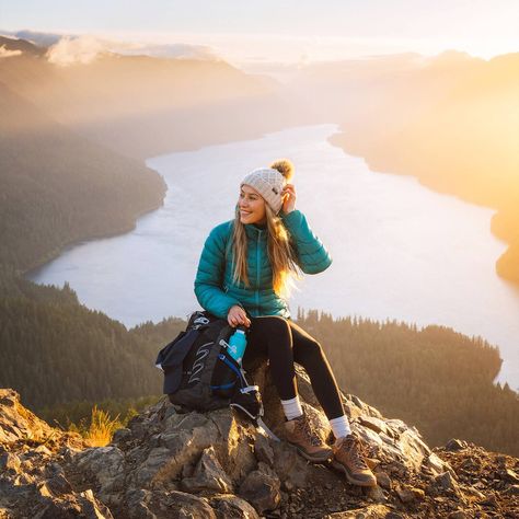 Your Ultimate Lake Tahoe Hiking Guide: Best Trails, Tips & More | Holidayinnclub.com Renee Roaming, Beginner Hiking, Romantic Couple Getaways, Hiking Outfits, Fall Road Trip, Backcountry Camping, Hiking Photography, Babe Cave, Hiking Guide