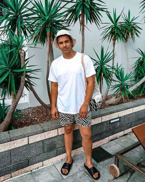 JORDAN HODGES on Instagram: “🌴🌴🌴” Nike Slides Men, Nike Slides Outfit, Slides Outfit, Nike Slides, Adidas Nike, Mens Sandals, Tshirt Dress, Slides, Jordan