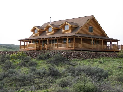 Wrap around porch for sunrise and star viewing. Perfect with a cup of steaming hot chocolate or cider! Log Cabin Homes Plans, House With Wrap Around Porch, Homes With Wrap Around Porches, Log Home Floor Plans, Log Home Plans, Small Log Cabin, Building A Porch, Country Porch, Ranch Style House Plans