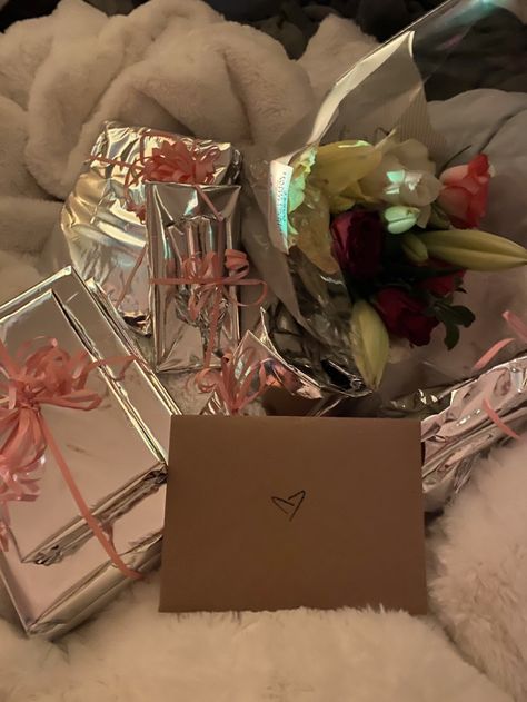 Chrome presents flowers Opening Gifts Aesthetic, Birthday Gifts Aesthetic Pictures, Gifts Asthetic Picture, Birthday Gifts Aesthetic, Birthday Gift Aesthetic, 17th Birthday Ideas, Eighteenth Birthday, Gift Aesthetic, Bff Gifts Diy