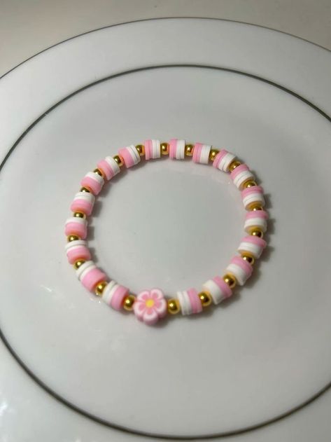 Clay Bead Bracelet Ideas Flower Charm, Color Block Bracelet, Micro Bead Bracelet, Bracelet Ideas With Clay Beads, Cute Beaded Bracelet Ideas, Pulseras Kandi, Heishi Bead Bracelet, Make Clay Beads, Bracelet Business