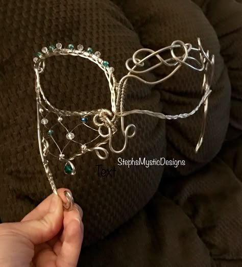 Venitian Mask Diy, Wire Masquerade Mask, How To Make A Masquerade Mask, Diy Mask Masquerade, Medieval Mask, Masquerade Masks Diy, Masquerade Mask Ideas, Masquerade Mask Makeup, Diy Masquerade Mask