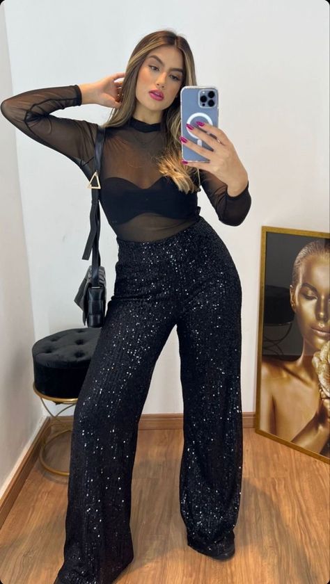 Sequins Pants Outfit, Glittery Outfits, 30th Birthday Outfit, Look Disco, Black Sequin Pants, Glitter Outfit, Chique Outfit, Fiesta Outfit, Vegas Outfit