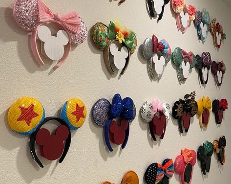 Disney Ears Display, Deco Disney, Headband Display, Disney Room Decor, Diy Mickey Ears, Mickey Silhouette, Disney Headbands, Minnie Ears Headband, Display Frames