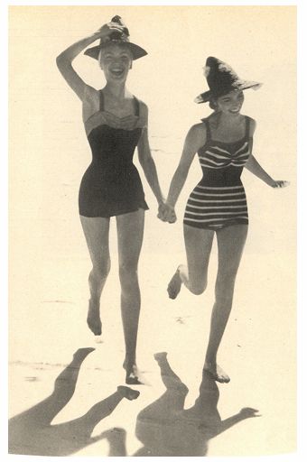 Beach w/ Friends Vintage Beachwear, Fashion 70s, Summer Bathing Suits, Vintage Bathing Suits, Vintage Swim, Vintage Swimsuit, Vintage Swimwear, Vintage Swimsuits, Foto Vintage